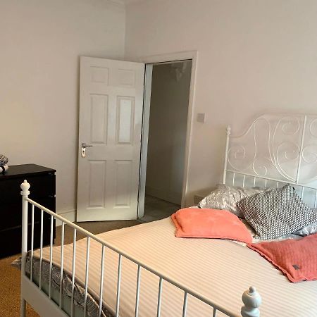 Beautiful Home, 3 Bedroom House Near Alton Towers, Wedgwood Museum, Universities Newcastle-under-Lyme Bagian luar foto