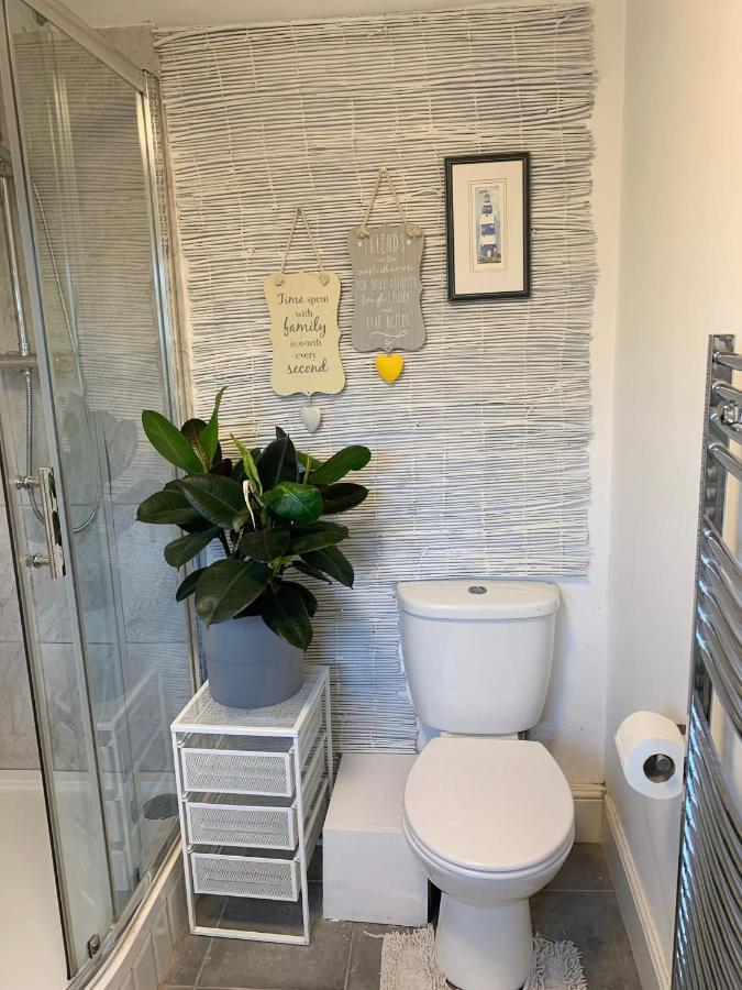 Beautiful Home, 3 Bedroom House Near Alton Towers, Wedgwood Museum, Universities Newcastle-under-Lyme Bagian luar foto